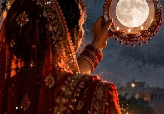 Karwa Chauth Moonrise Time 2026: दिल्ली, नोएडा और गुरुग्राम में कब दिखेगा चांद?