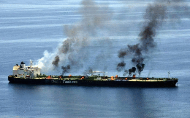 ओमान के पास Strait of Hormuz में टैंकर पर हमला, दो विस्फोटक उपकरणों से हुआ धमाका; चालक दल सुरक्षित